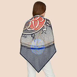 【Hermes】Blue Suite And Pursuit Embroidered Giant スカーフ Suite et Poursuite embroidered giant scarf | Hermès Poland